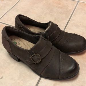 Earth Origins brown shoes size 8.5